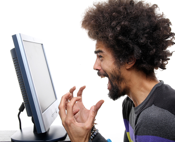 علامات تشير إلى قضائك وقتاً كثيراً على شبكة الإنترنت